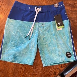 Quiksilver Men's Blue and Aqua Board Shorts Size 28
